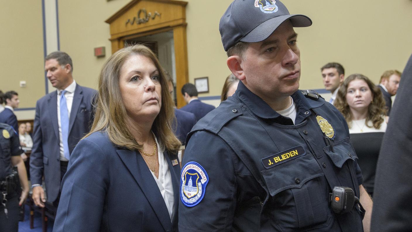 La direttrice del Secret Service durante l'audizione al Congresso