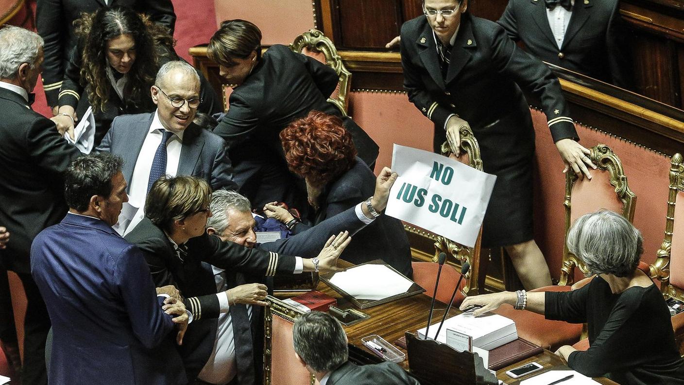 La bagarre scatenata a giugno nell'aula del Senato dai senatori leghisti, contrari allo ius soli