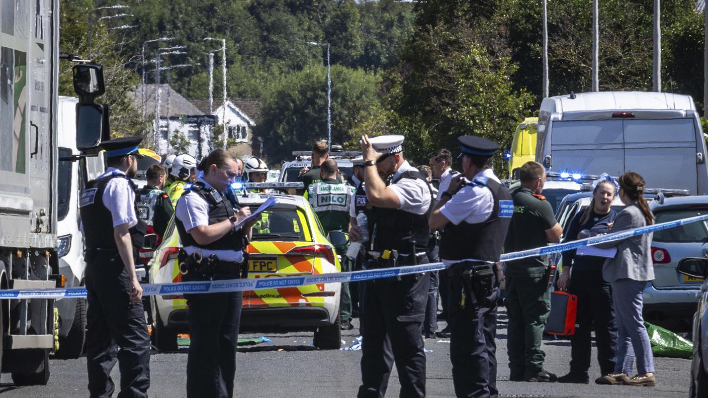 La polizia sul luogo dell'assalto a Southport, vicino a Liverpool