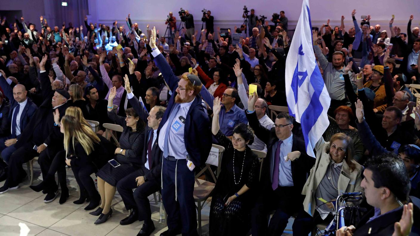 Il momento del voto per l'annessione delle colonie ebraiche in seno al comitato del Likud