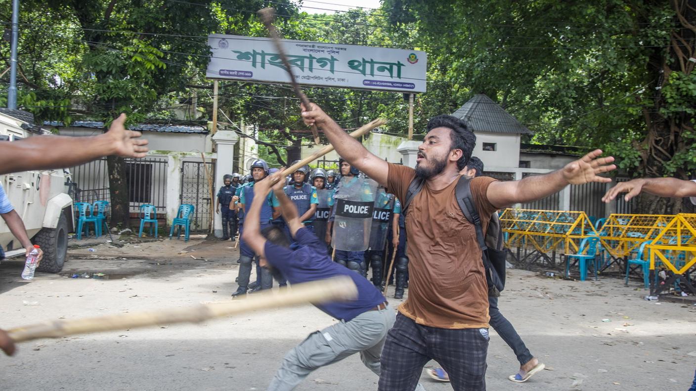 Un'immagine delle proteste a Dhaka 
