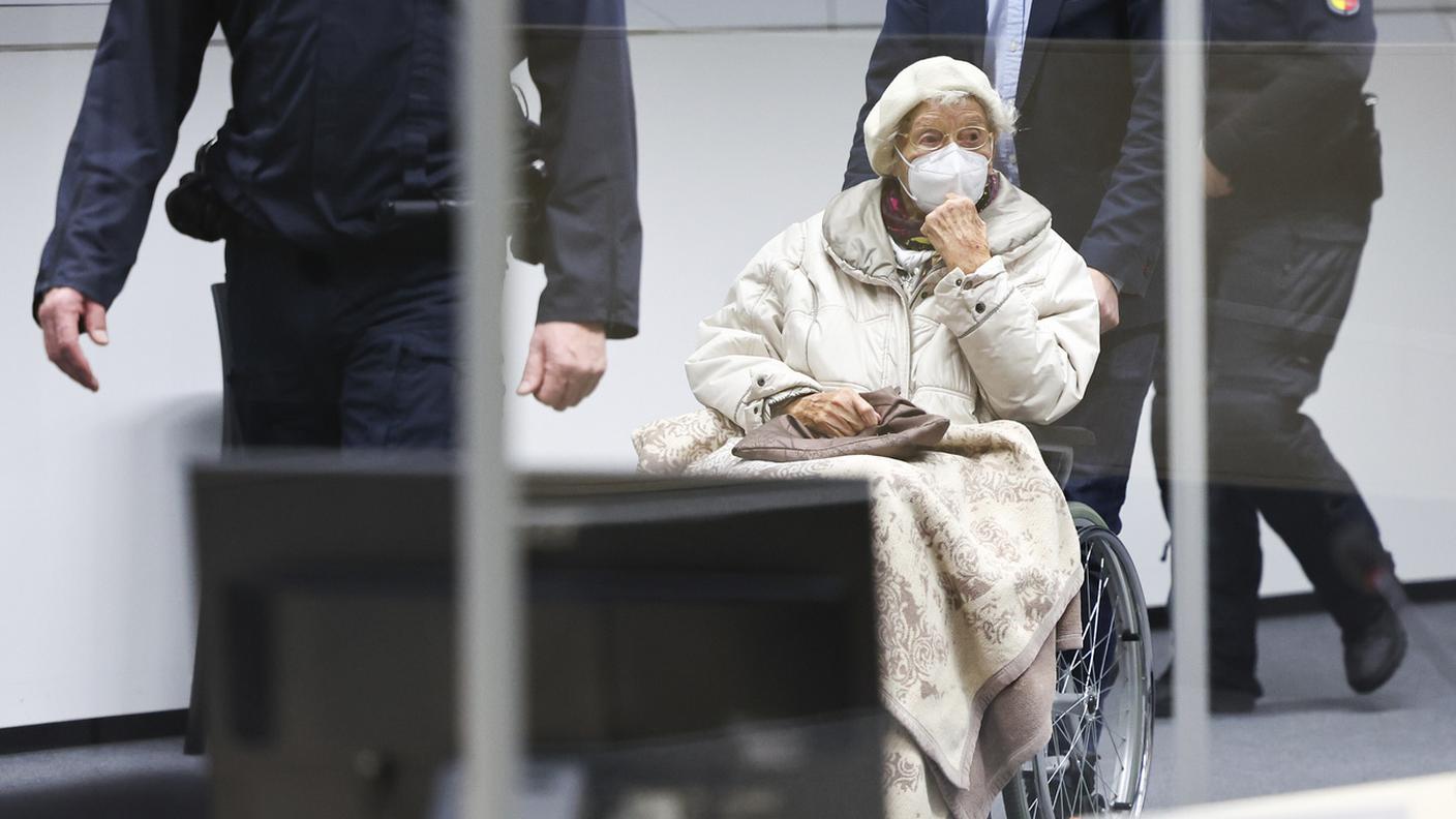 La donna alla sbarra nel dicembre 2022, quando aveva 97 anni