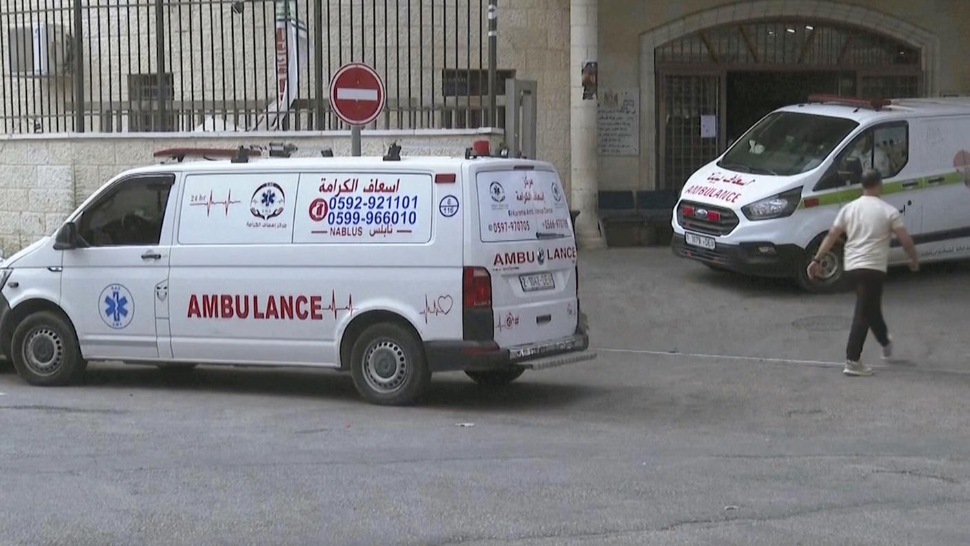 La ragazza è stata trasportata all'ospedale chirurgico di Rafidia