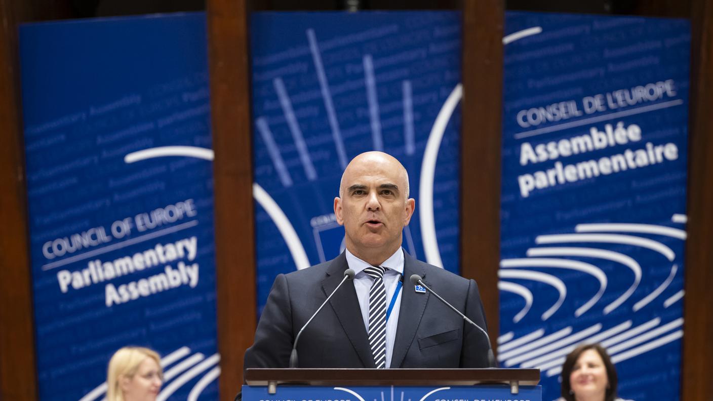 Riguardo alle relazioni Svizzera-UE, gli analisti concordano che la presenza di Alain Berset al Consiglio d'Europa sia positiva