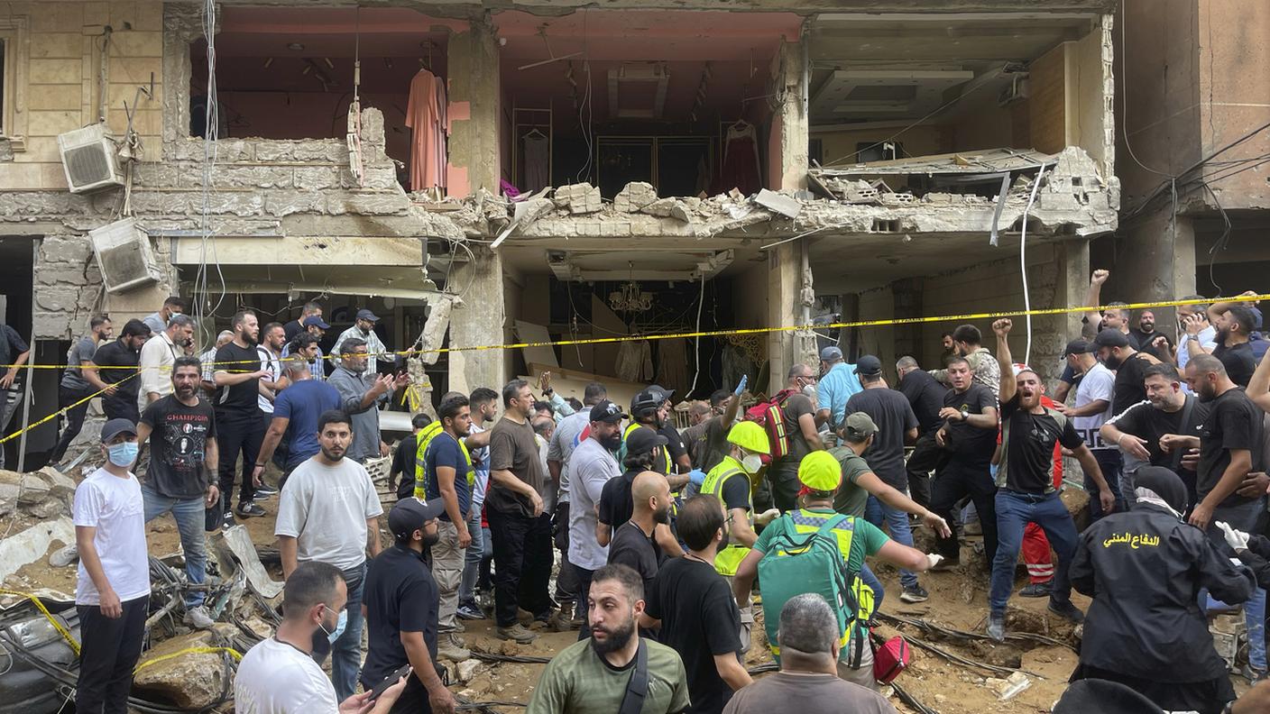 L’edificio bersagliato si trova nel quartiere Jamus, vicino alla moschea al Qaem, nel cuore della roccaforte di Hezbollah