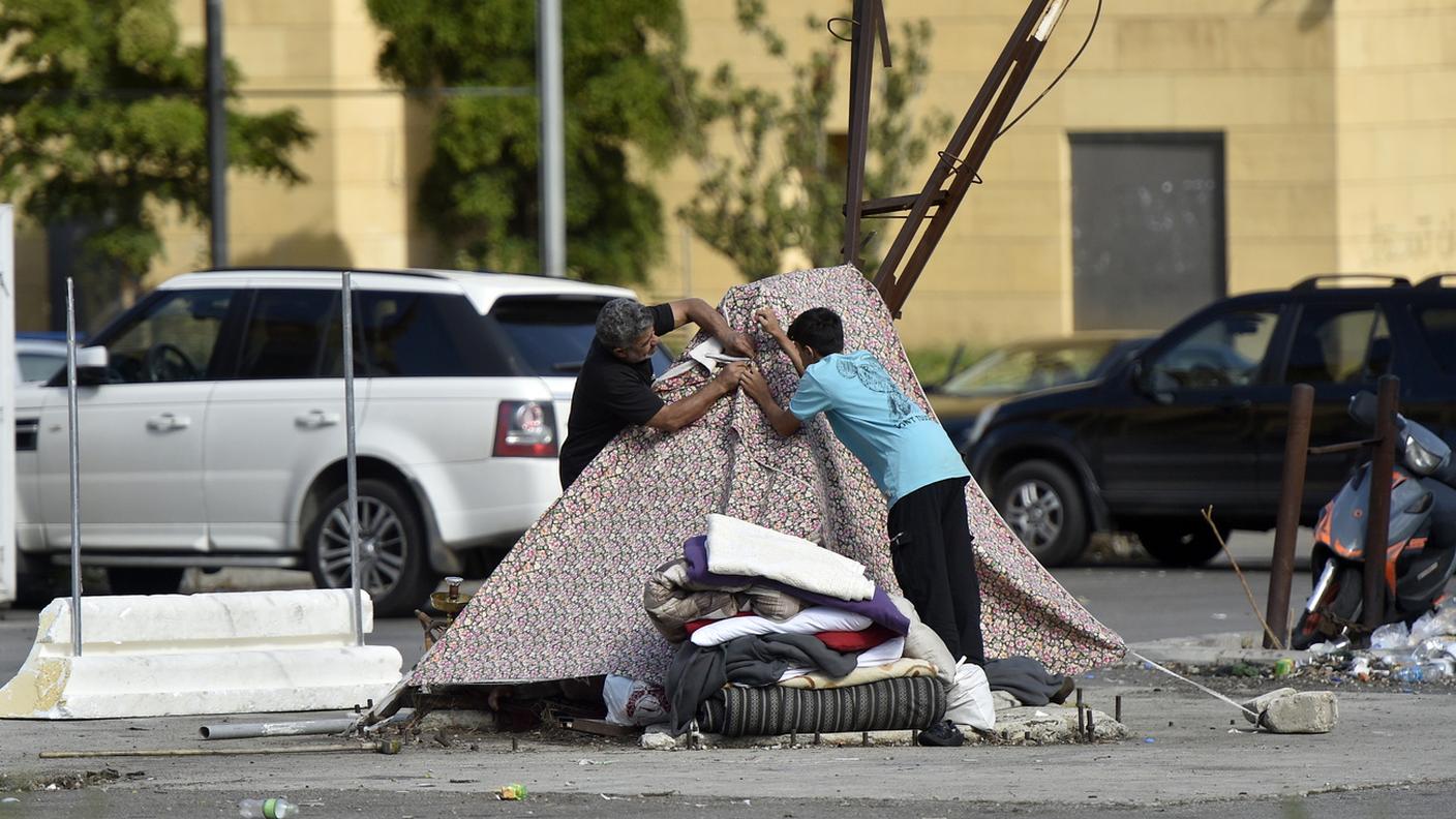 Una tenda improvvisata per le strade di Beirut