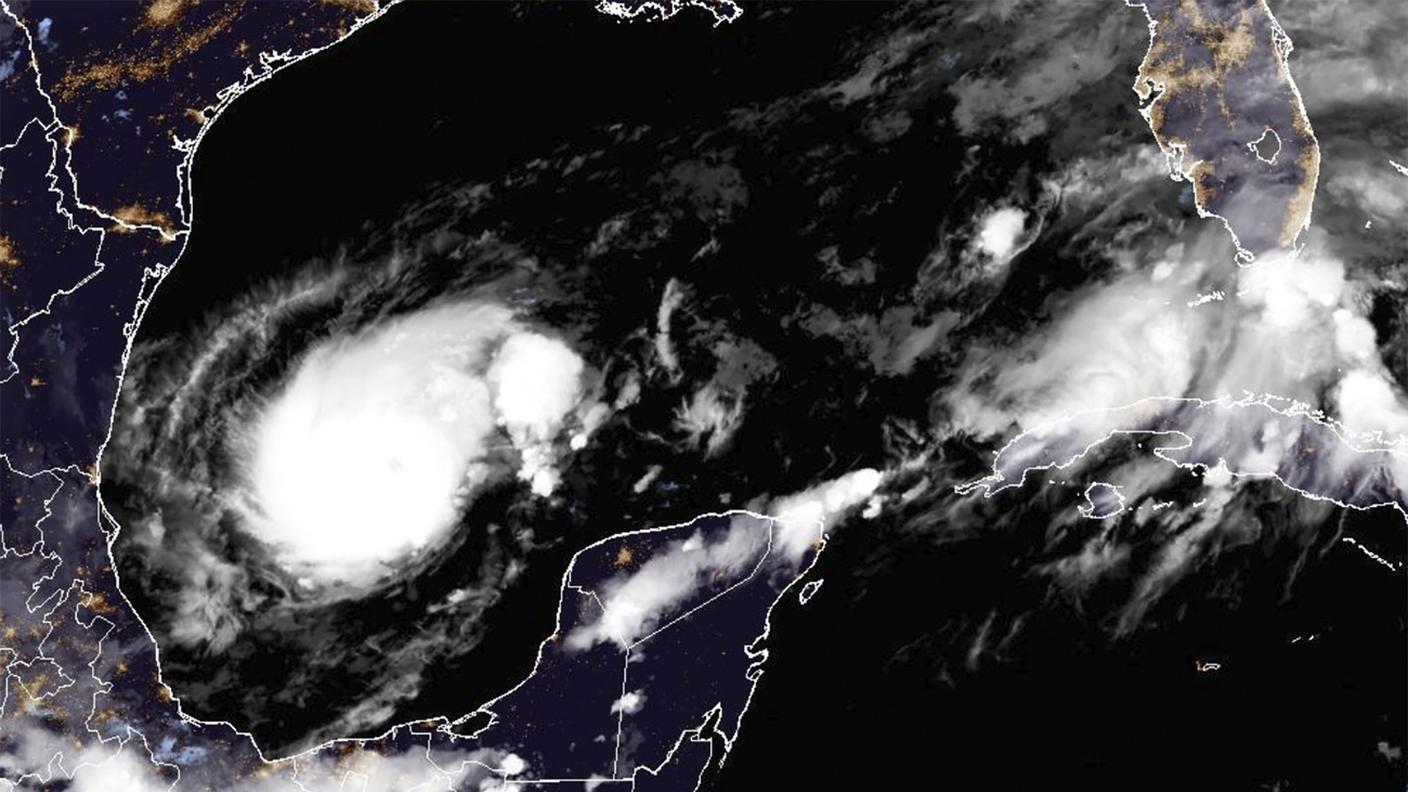 L'uragano Milto fotografato dal satellite alle 23.36 di domemica 6 ottobre 2024