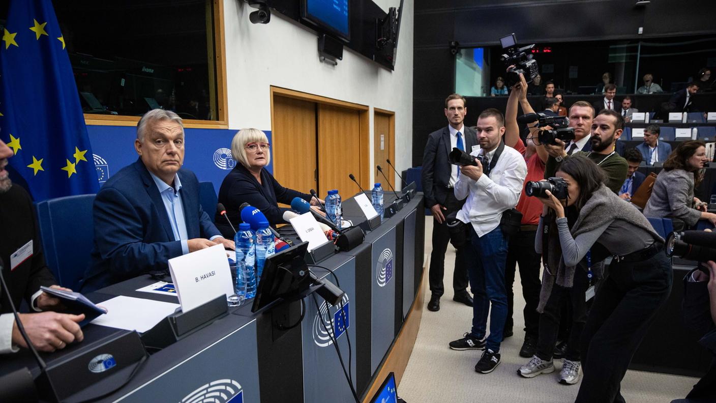 Il premier ungherese Viktor Orban in conferenza stampa a Strasburgo (8 ottobre 2024)
