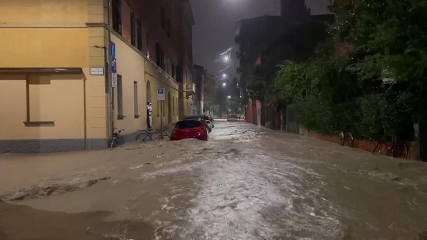 Sono finite sott’acqua diverse strade importanti dell’area della parte sud ovest della città
