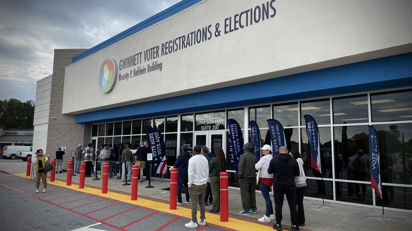 In fila per il voto anticipato nella contea di Gwinett, alla periferia di Atlanta