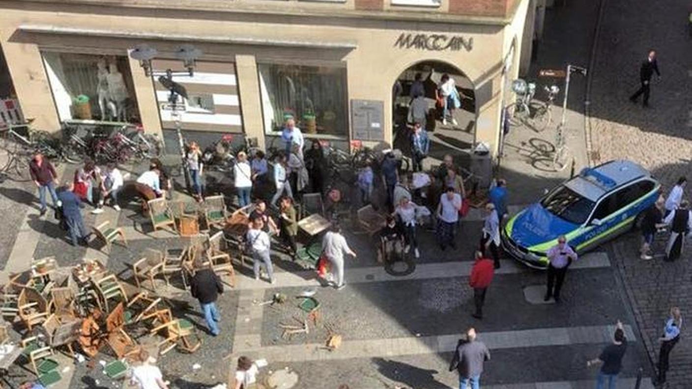 Tavolini travolti a Münster