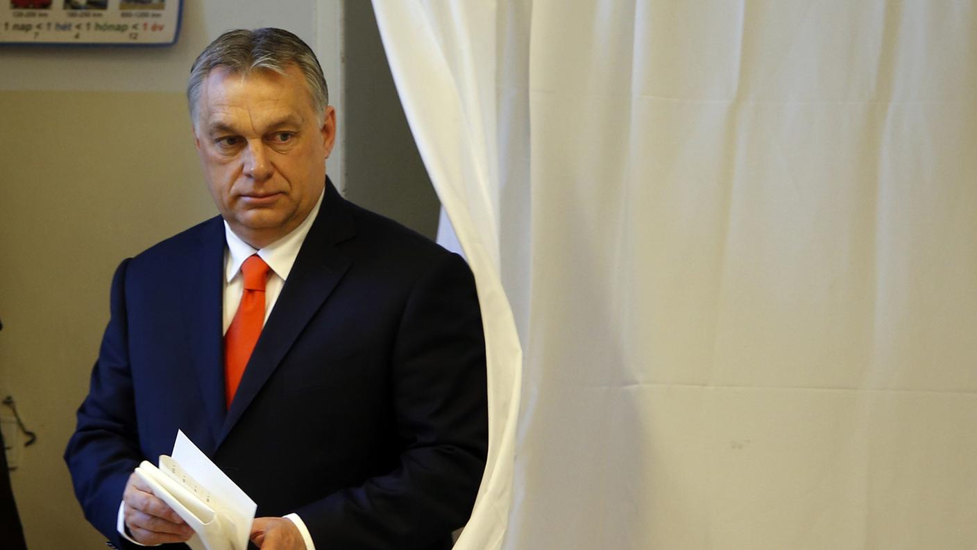 Il premier Orban, dopo aver votato in un ufficio elettorale della capitale Budapest