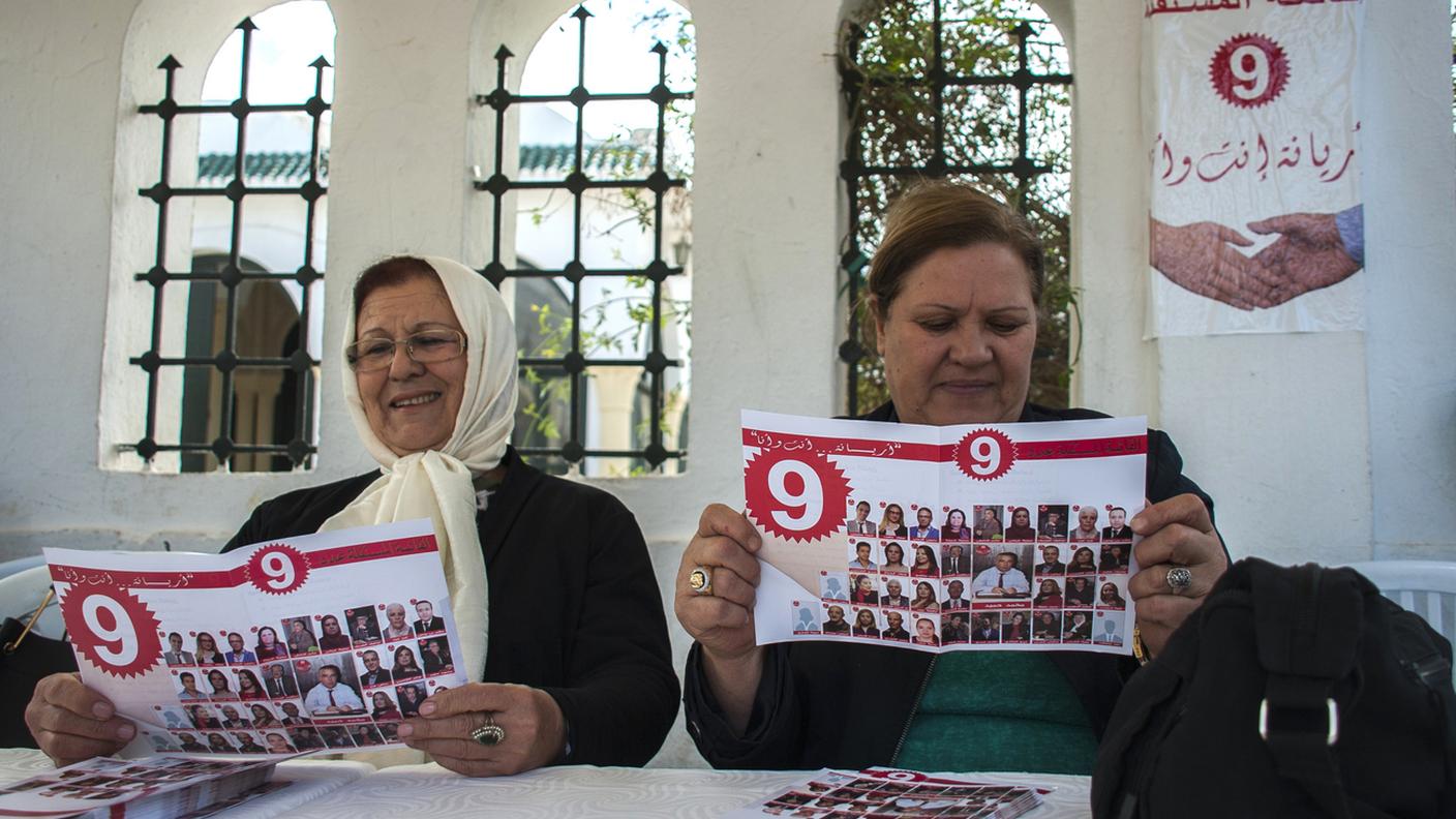 A confronto in Tunisia, in prima linea, il partito islamico Ennhadha e il modernista Nidaa Tounes