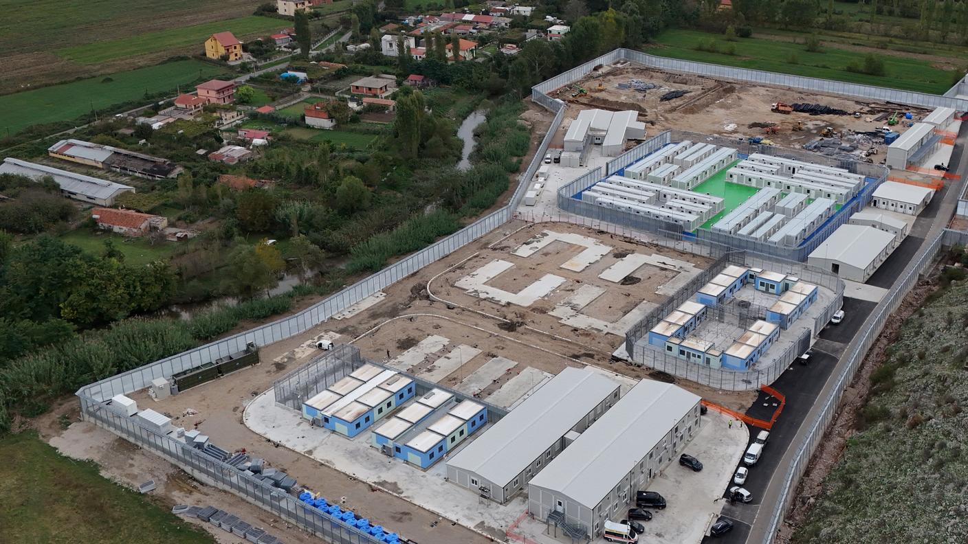 Prosegue il braccio di ferro tra magistrati e governo italiano sul centro di Gjader (foto)