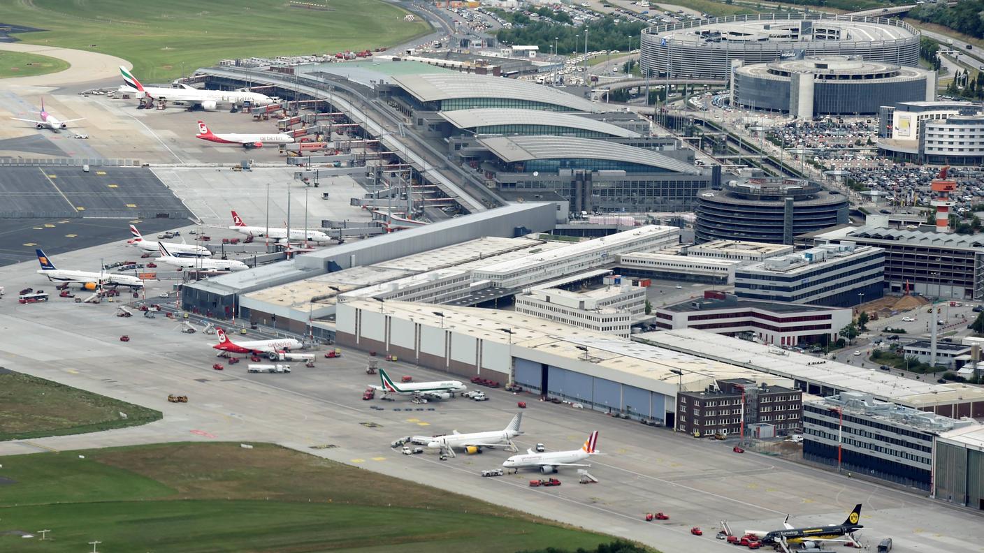 L'aeroporto di Amburgo, paralizzato da un guasto elettrico, in una foto dell'autunno 2017
