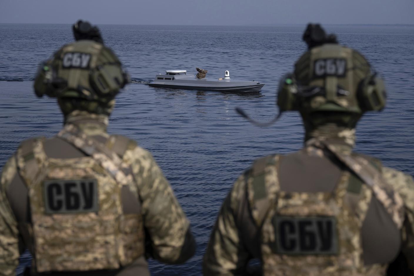Un drone marino ucraino Sea Baby "Avdiivka", ha una portata di 1'100 km (e può essere caricato con una tonnellata di armi o esplosivi)