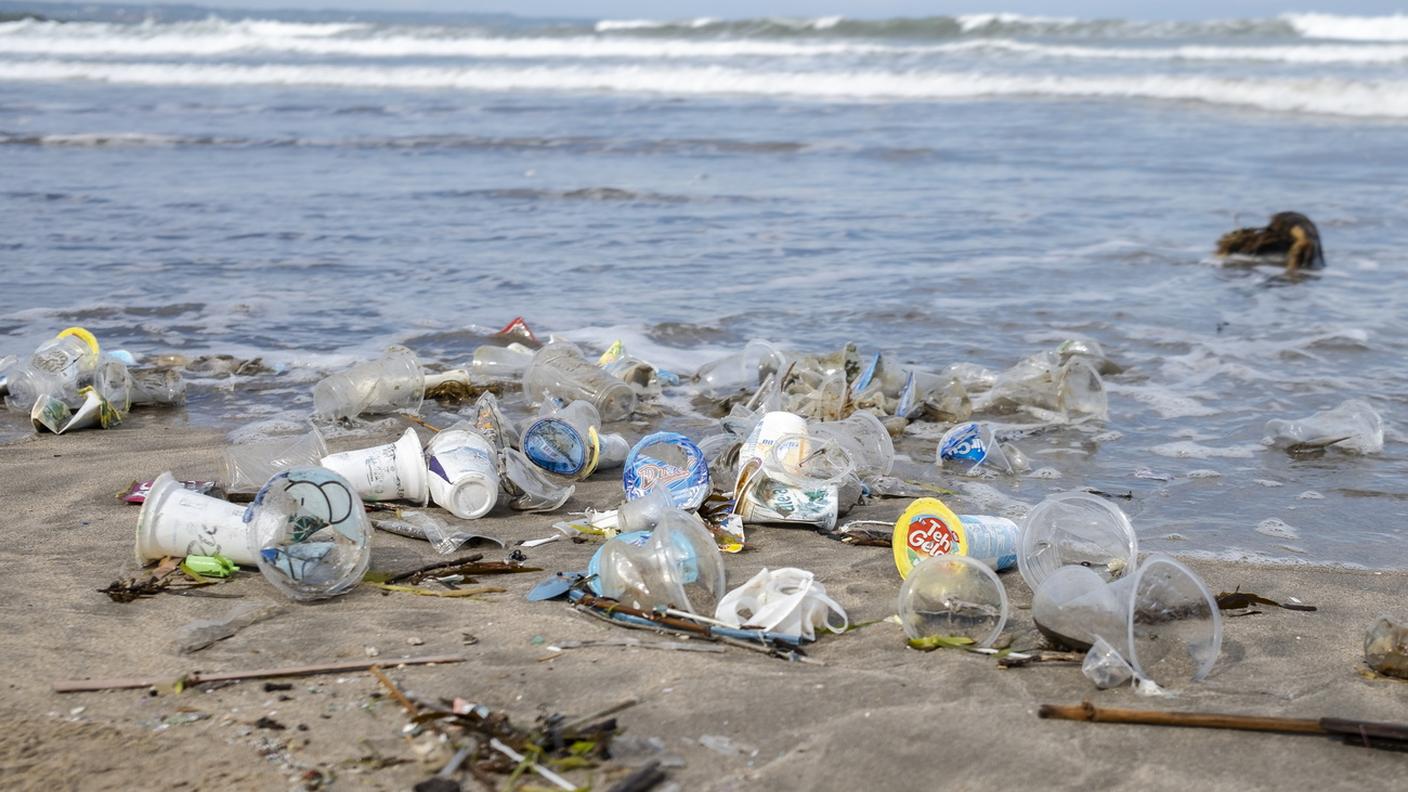 Rifiuti di plastica anche a Bali in Indonesia