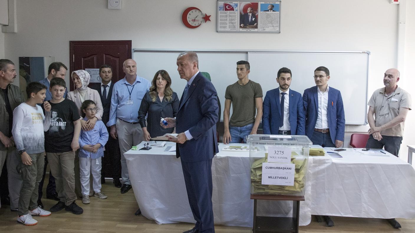Il "sultano" al voto