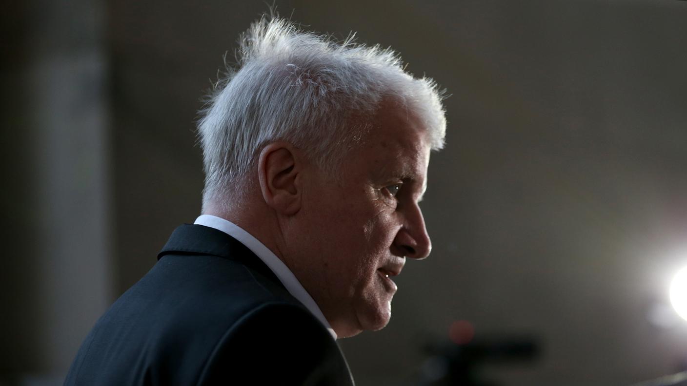 Il ministro dell'interno Seehofer presenterà un progetto di legge entro fine anno