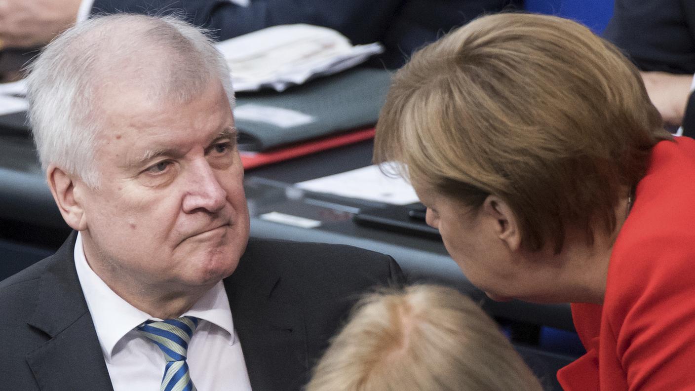 Seehofer e Merkel d'accordo con il resto della Koalition