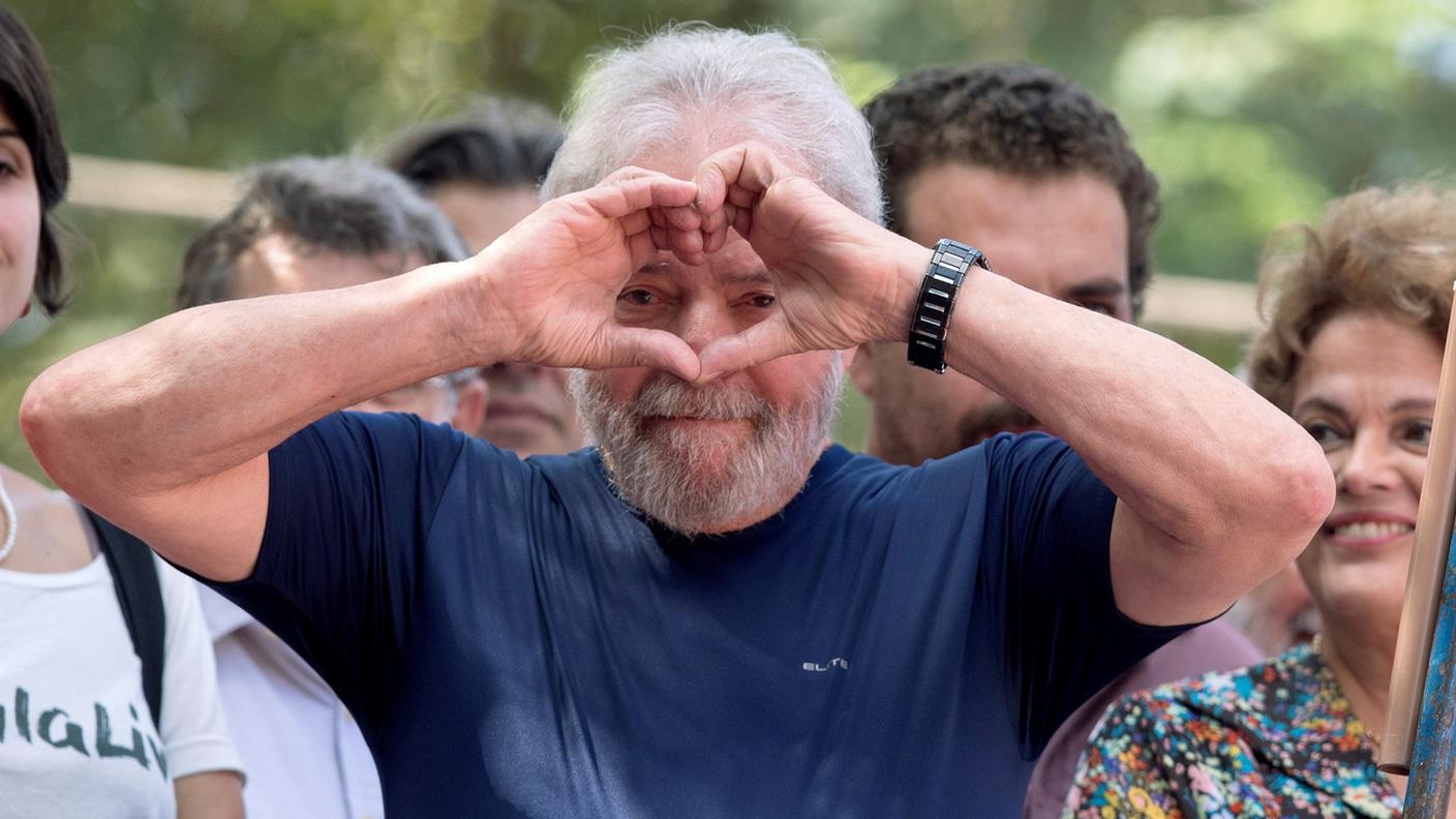 Per il momento l'ex presidente Lula rimane in carcere