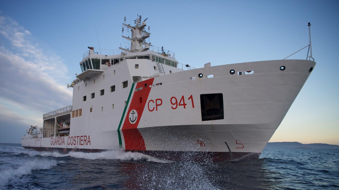 La nave Diciotti sulla quale i migranti stanno navigando verso un porto italiana
