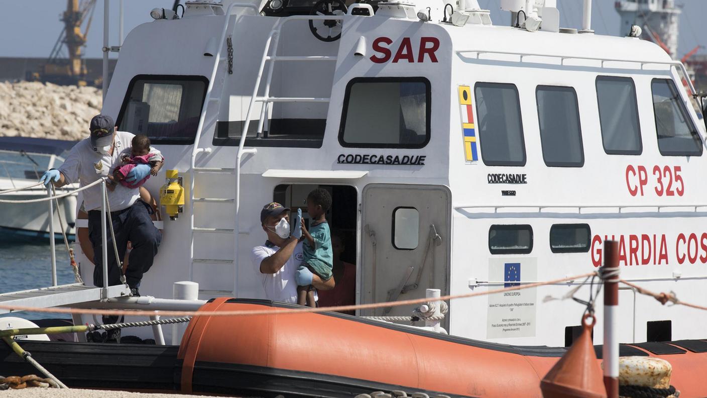 I migranti hanno potuto lasciare le navi che li ospitavano
