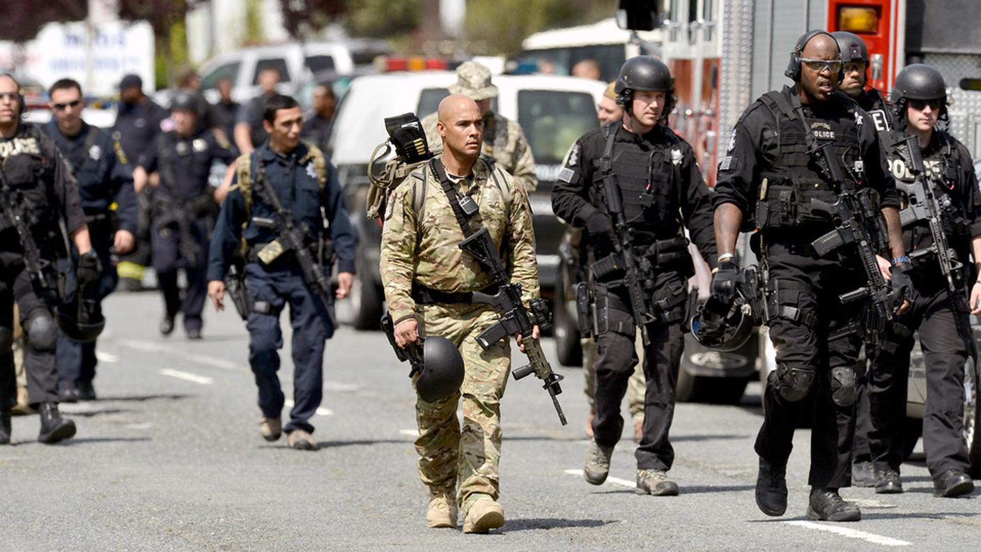 Agenti speciali dopo la strage di ieri nell'università californiana