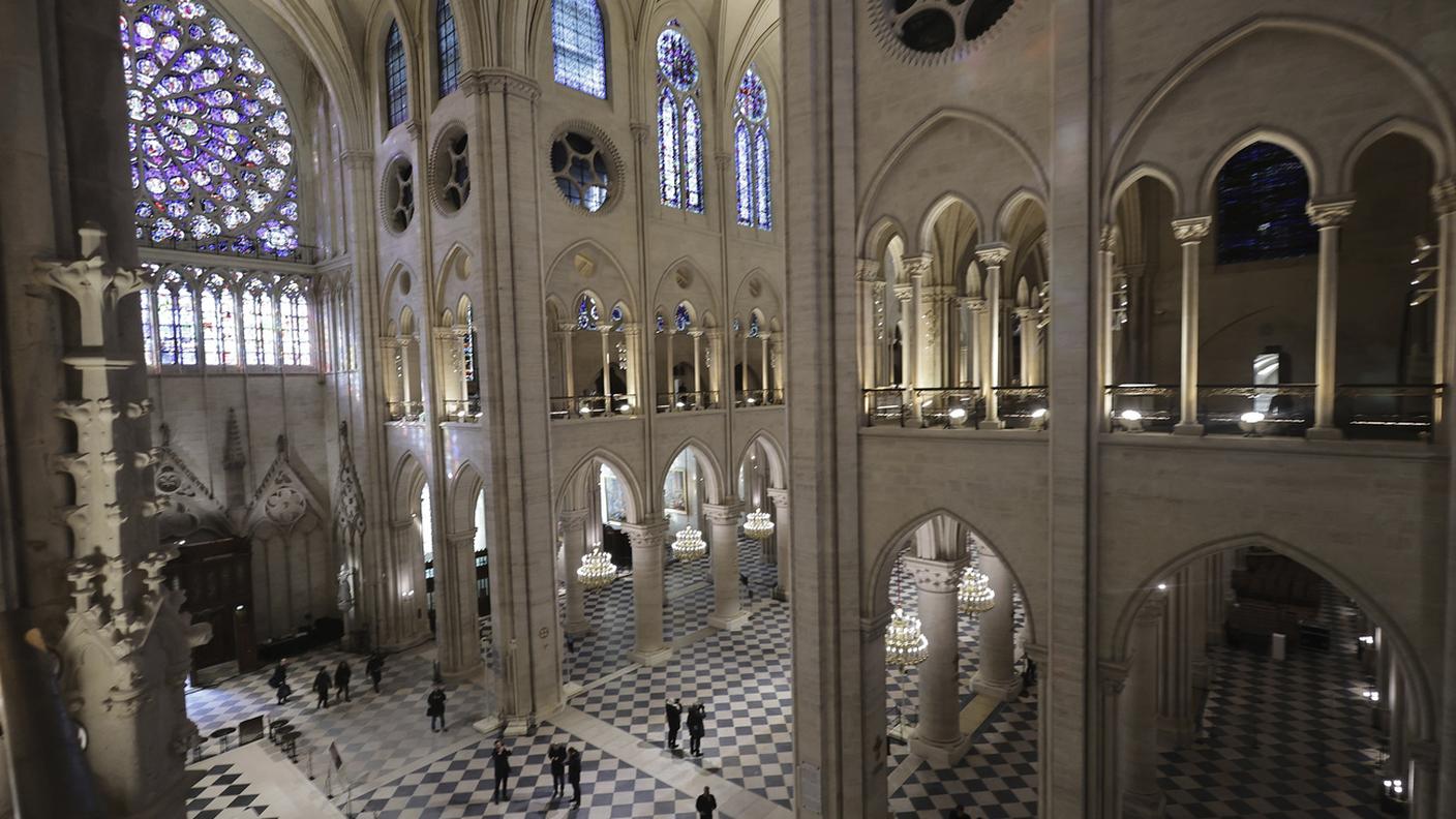 Dentro la restaurata cattedrale di Notre-Dame