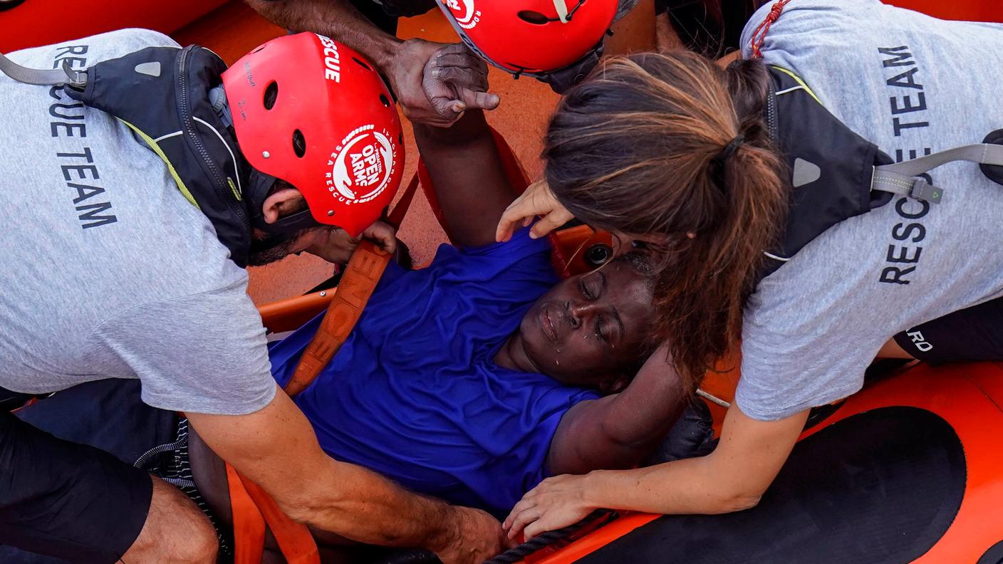 Josepha al momento del salvataggio martedì al largo delle coste libiche