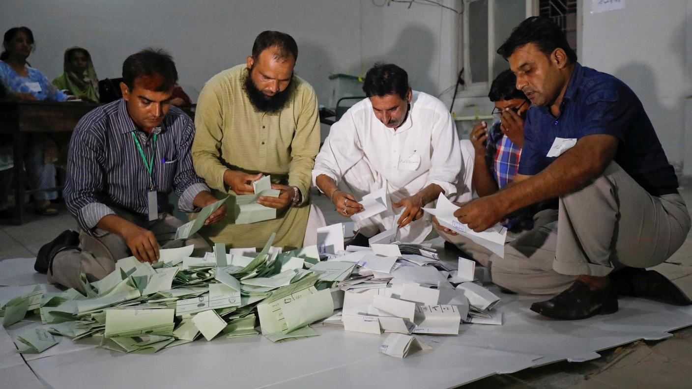 Lo spoglio dei voti in Pakistan è in grande ritardo a causa di un problema tecnico