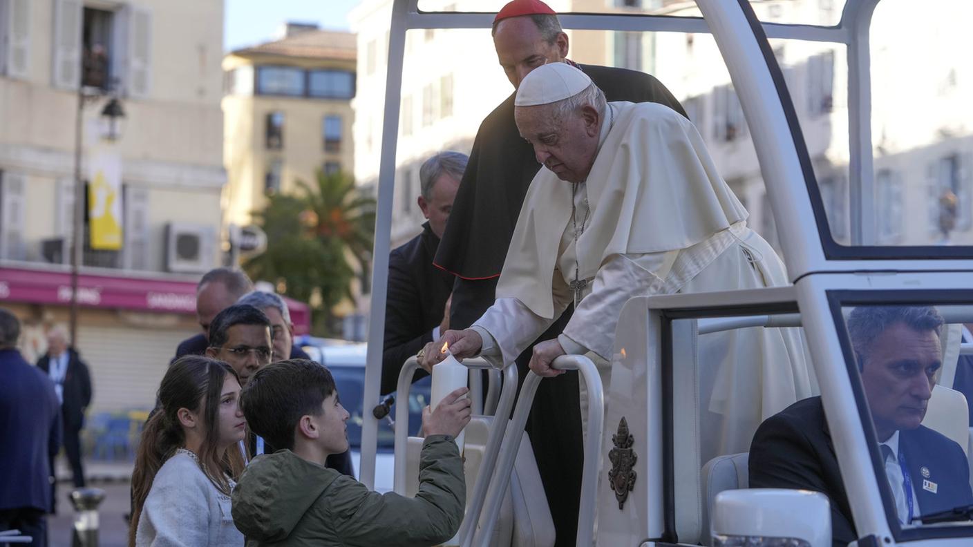 Previsto in giornata un incontro del Papa col presidente Emmanuel Macron