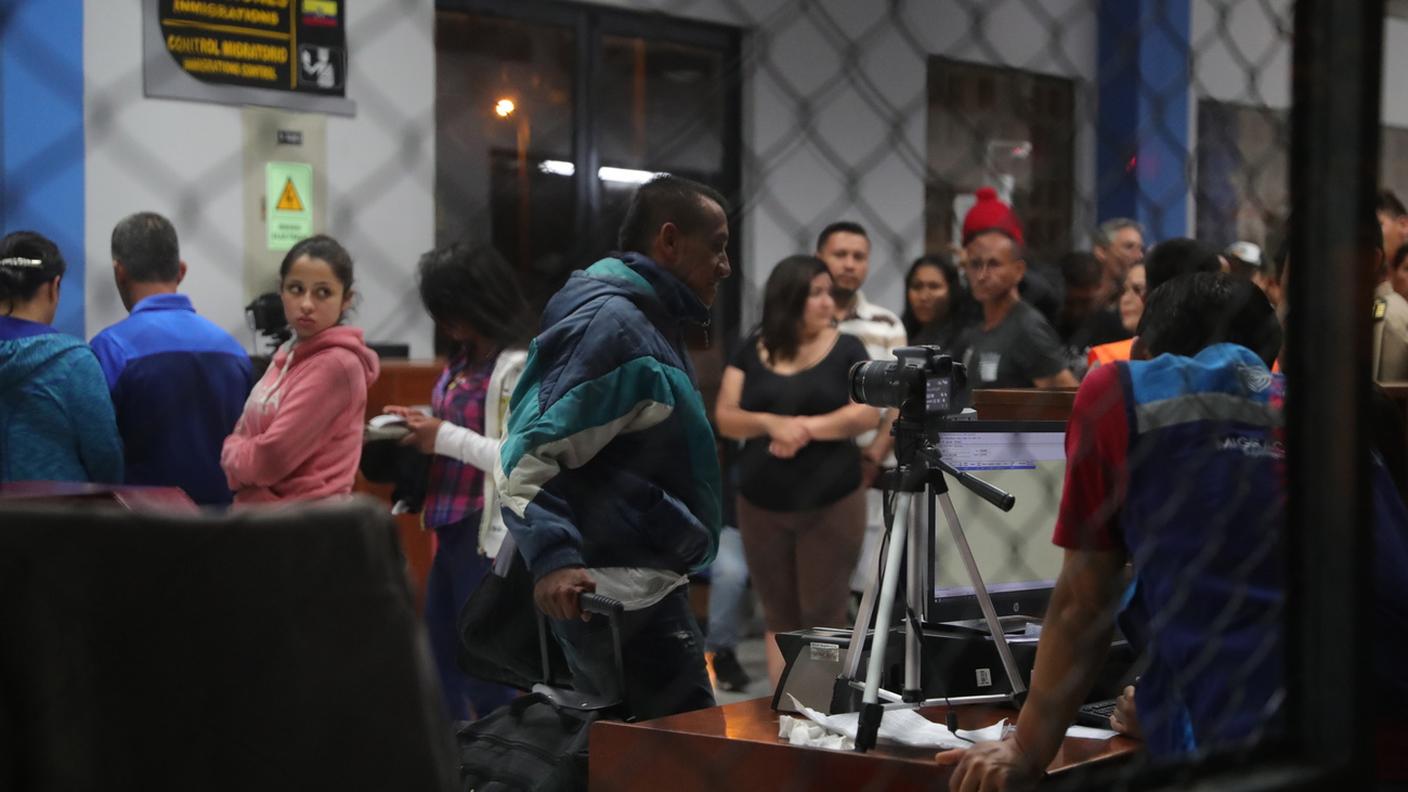 Molti venezuelani cercano di raggiungere il vicino Perù