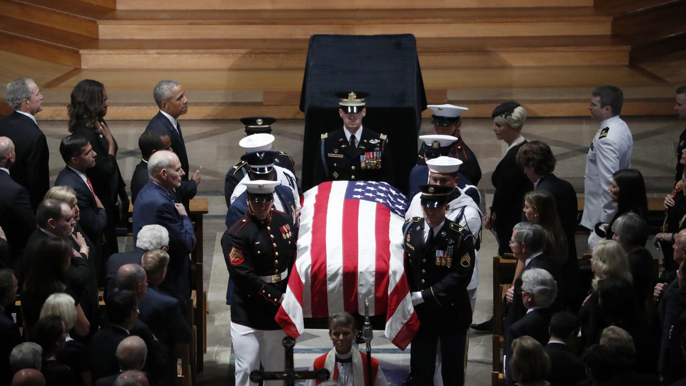 I funerali del senatore McCain sono stati celebrati alla National Cathedral a Washington