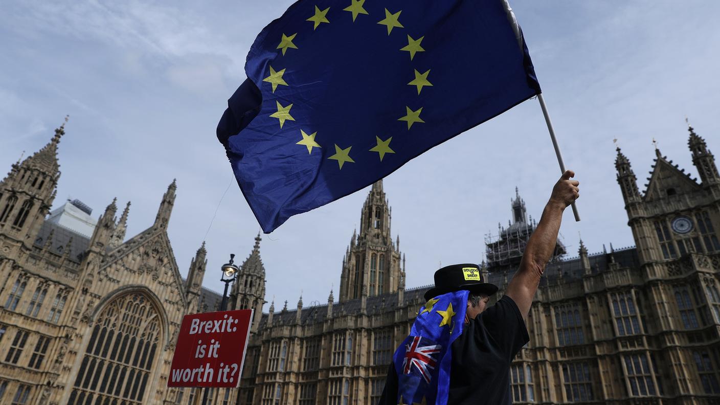 Non si placano le polemiche sull'uscita dall'Europa