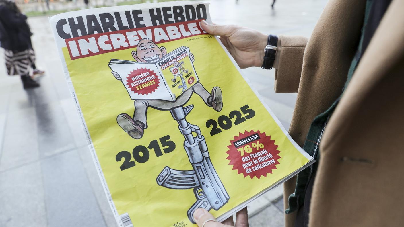 La copertina dell'edizione speciale di Charlie Hebdo per commemorare il decimo anniversario della strage