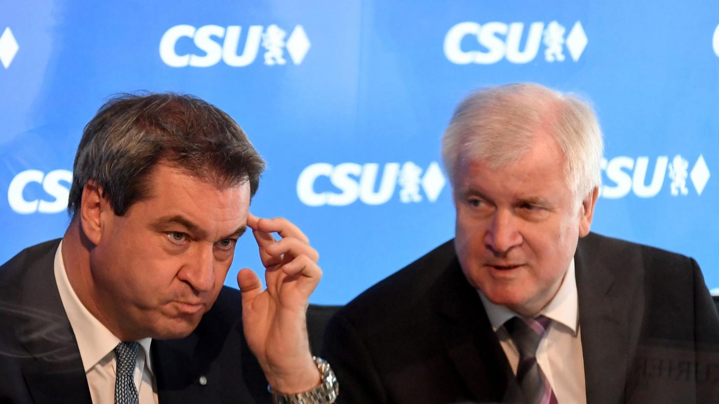 Il ministro presidente in pectore della Baviera  Soeder e il ministro dell'interno Seehofer (CSU)