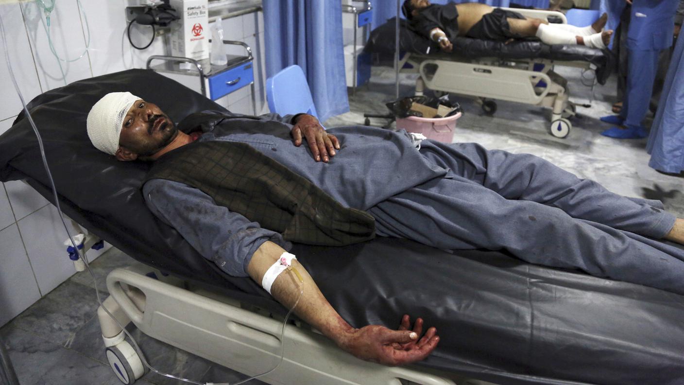 I feriti a Kabul dopo gli attacchi suicidi nei pressi dei seggi