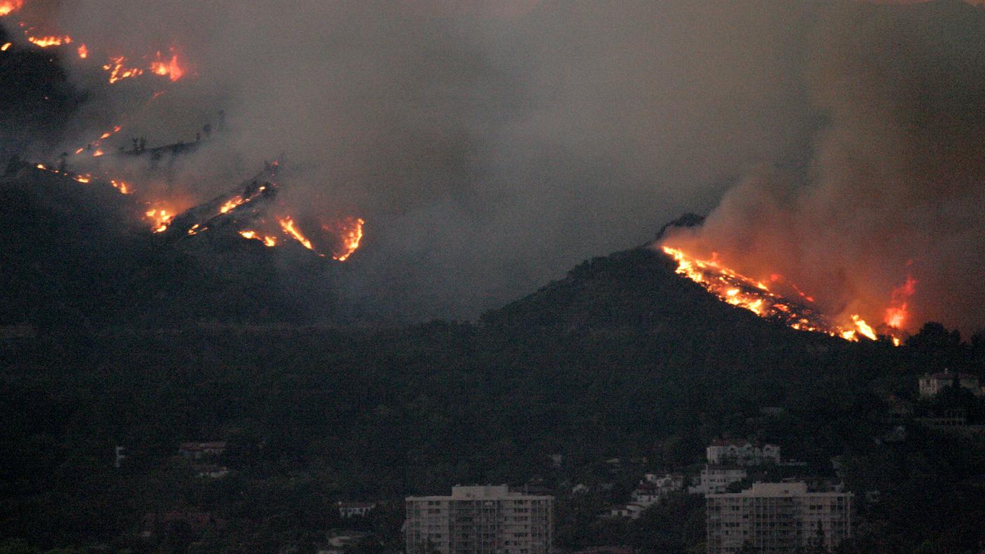 Le fiamme sulle colline di Los Angeles