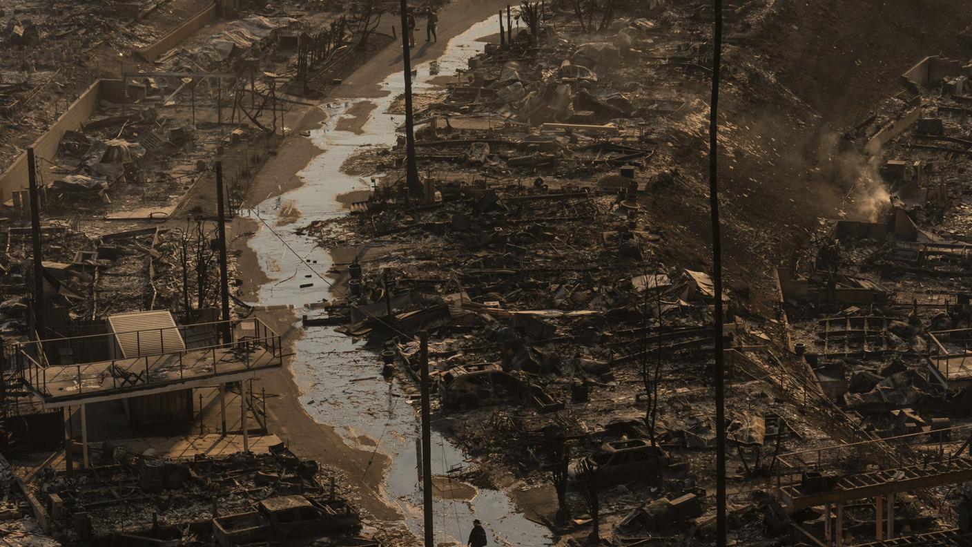 Case distrutto nei sobborghi di Los Angeles