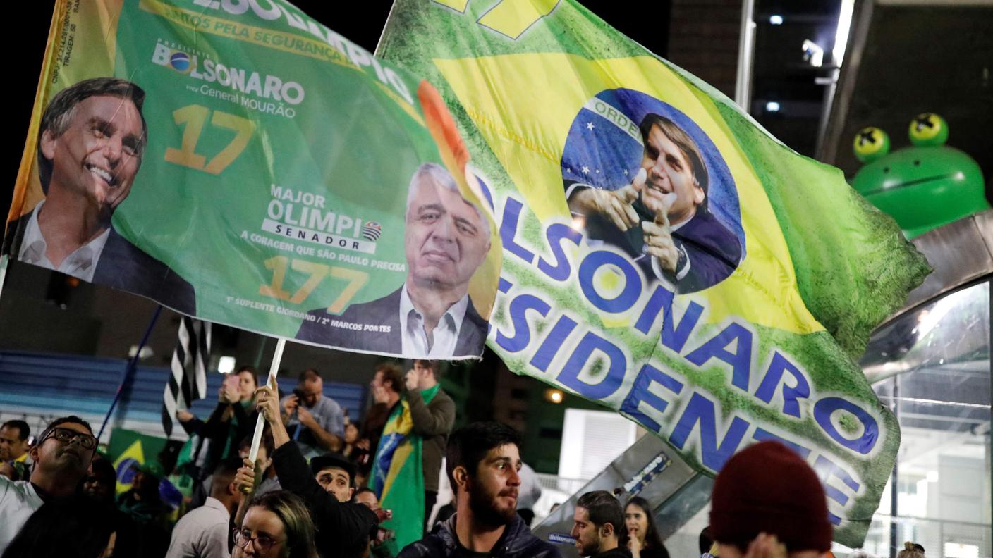 Il successo di Bolsonaro alle urne è stato salutato dai suoi "neocolleghi" Trump e Macrì