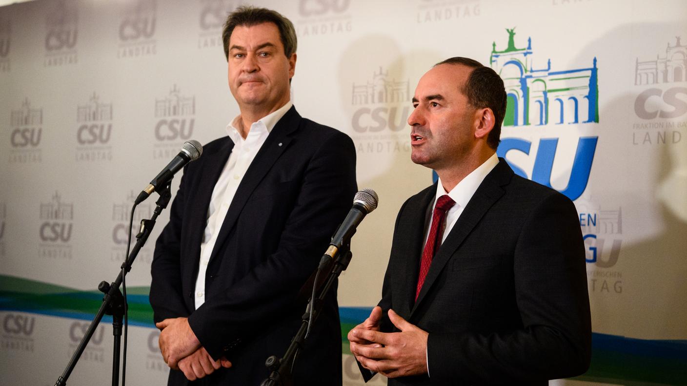 I leader Markus Soeder (CSU) e Hubert Aiwanger (Freie Waehler)