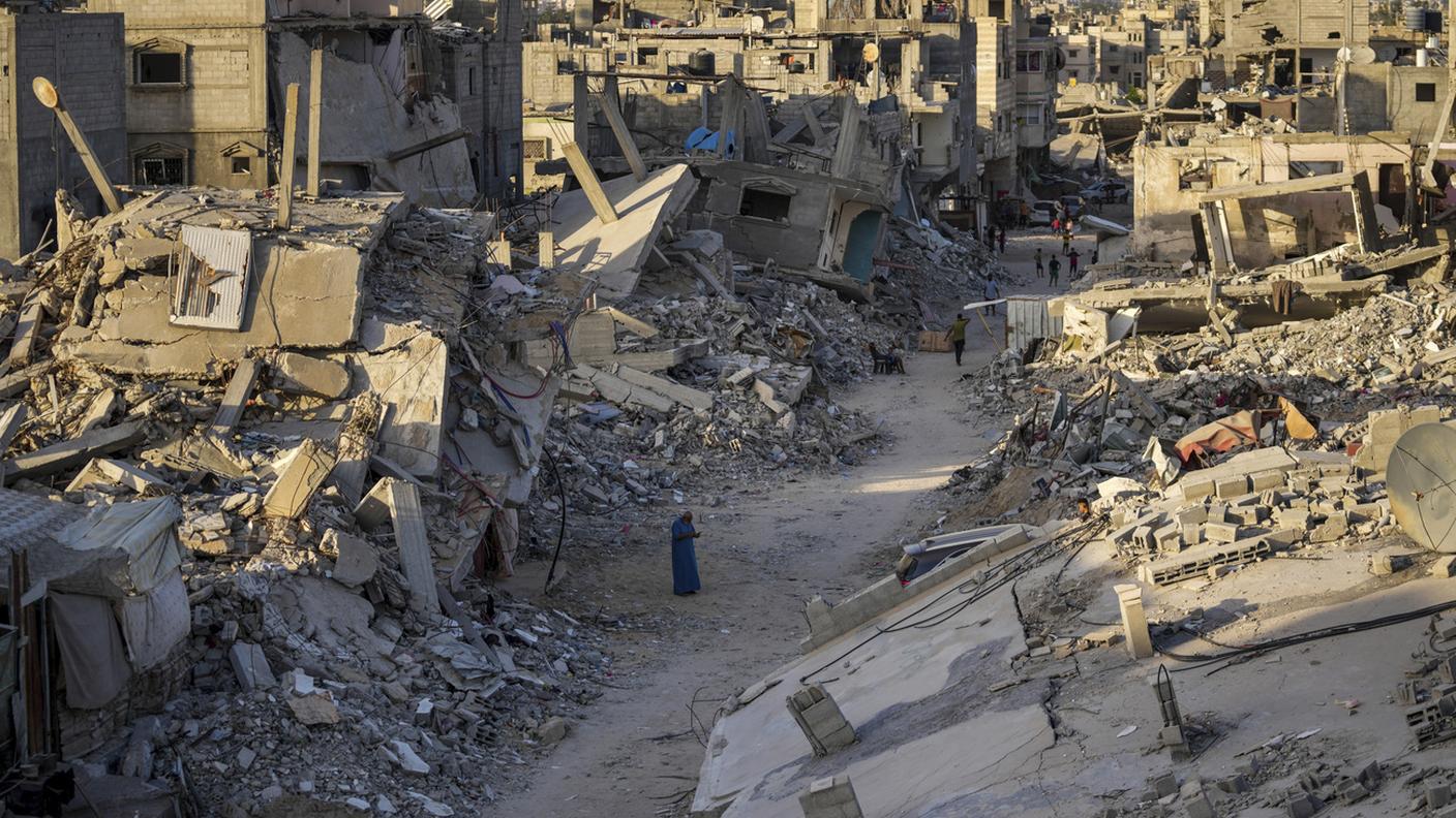 La distruzione causata dai raid israeliani su Khan Younis, Striscia di Gaza (12 settembre 2024)