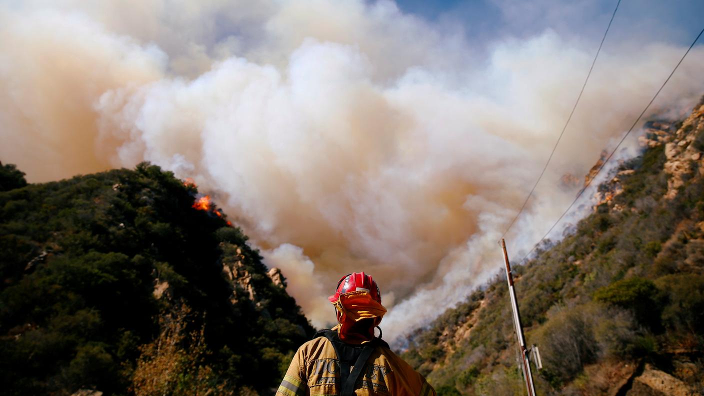 Vigili del fuoco all'opera a Malibu