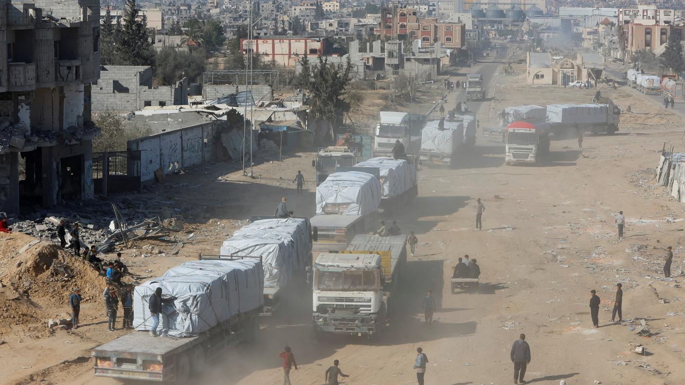 Nella prima fase della tregua è previsto l'entrata a Gaza di seicento camion carichi di aiuti umanitari