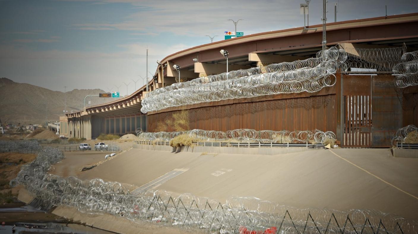 Il muro tra Stati Uniti e Messico, a El Paso, voluto da Bill Clinton e realizzato nel 2009