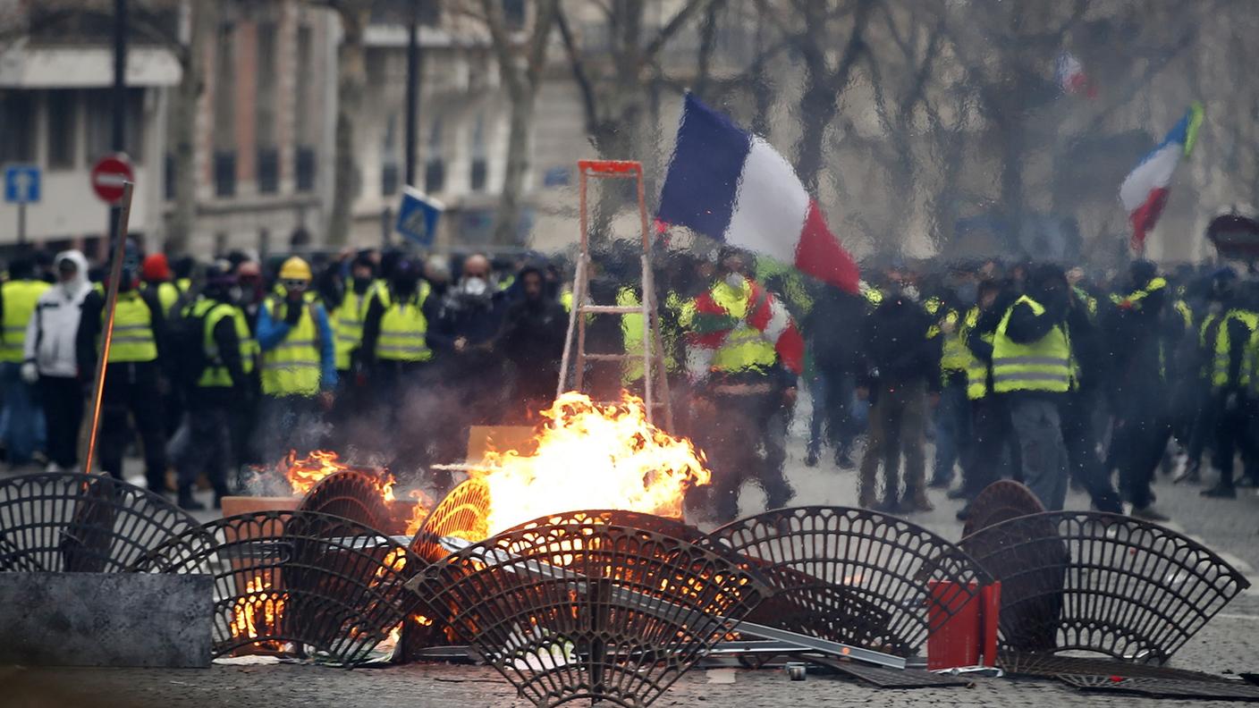 Una manifestazione di "gilet gialli" a Parigi