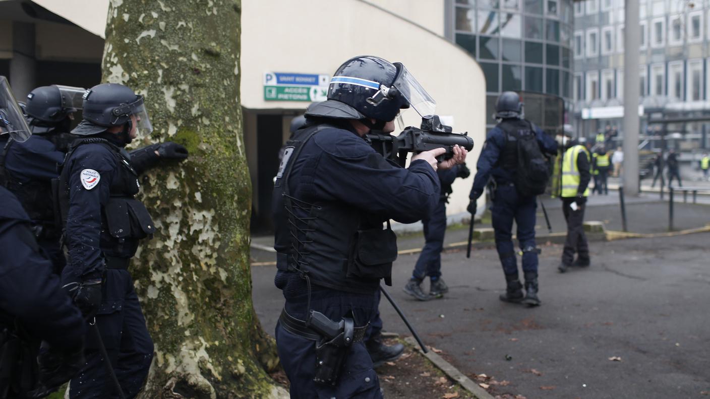 Alzo ad altezza uomo di un agente francese 