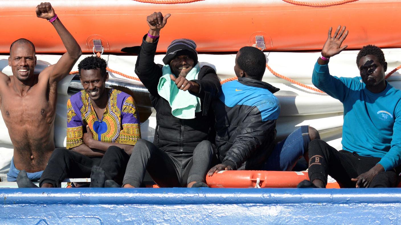 È finita l'attesa dei 47 migranti bloccati al largo di Siracusa a bordo della Sea Watch 3