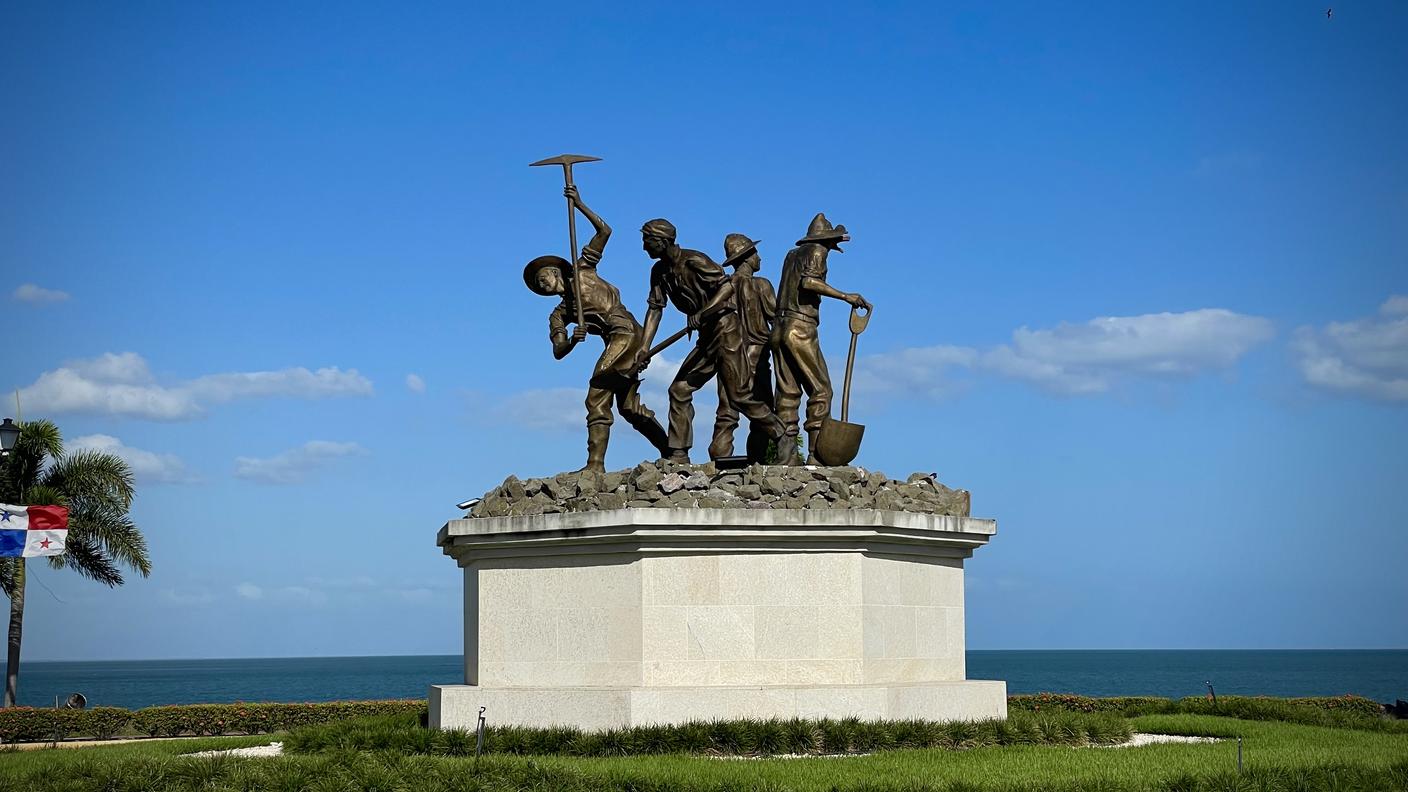 Il monumento dedicato ai 22'000 lavoratori morti durante la costruzione del Canale di Panama, completato nel 1914